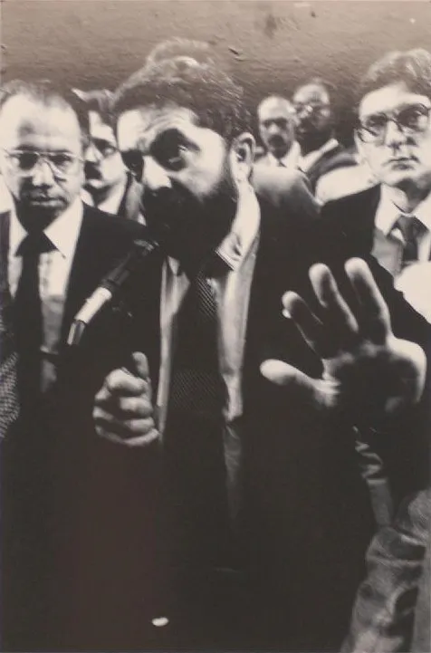Lula, então deputado, fala no plenário da Câmara dos Deputados. Foto exibida na exposição dos 15 anos da Constituinte.