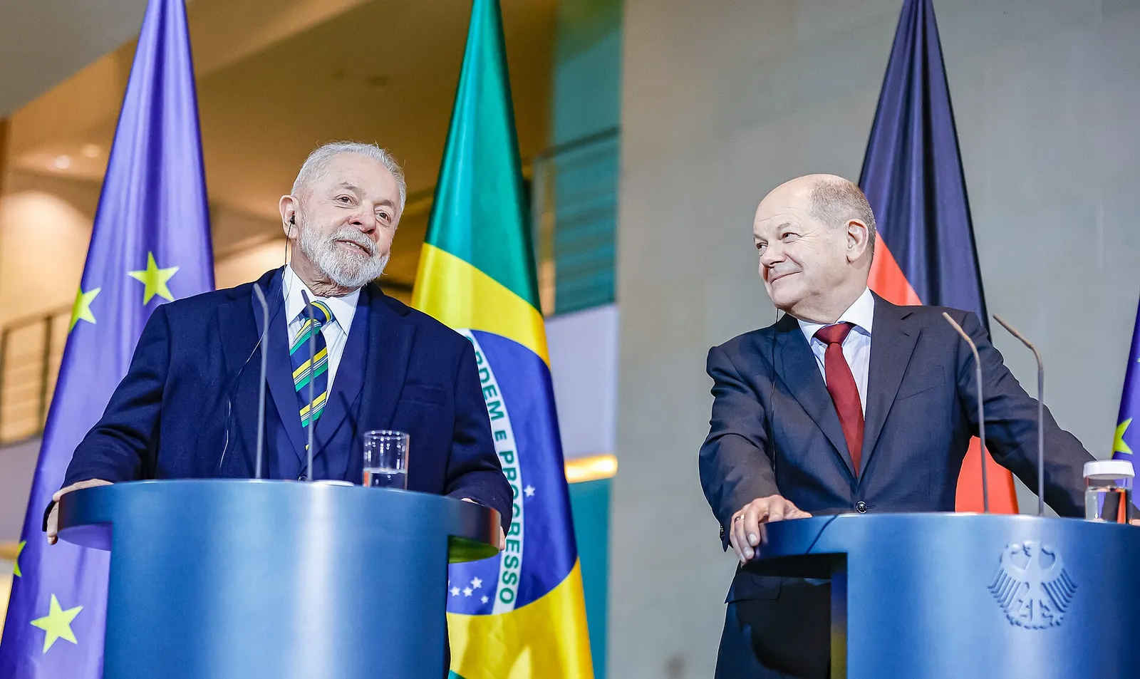 Lula e Olaf Scholz em entrevista coletiva na Chancelaria Federal, em Berlim, em 4 de dezembro de 2023.