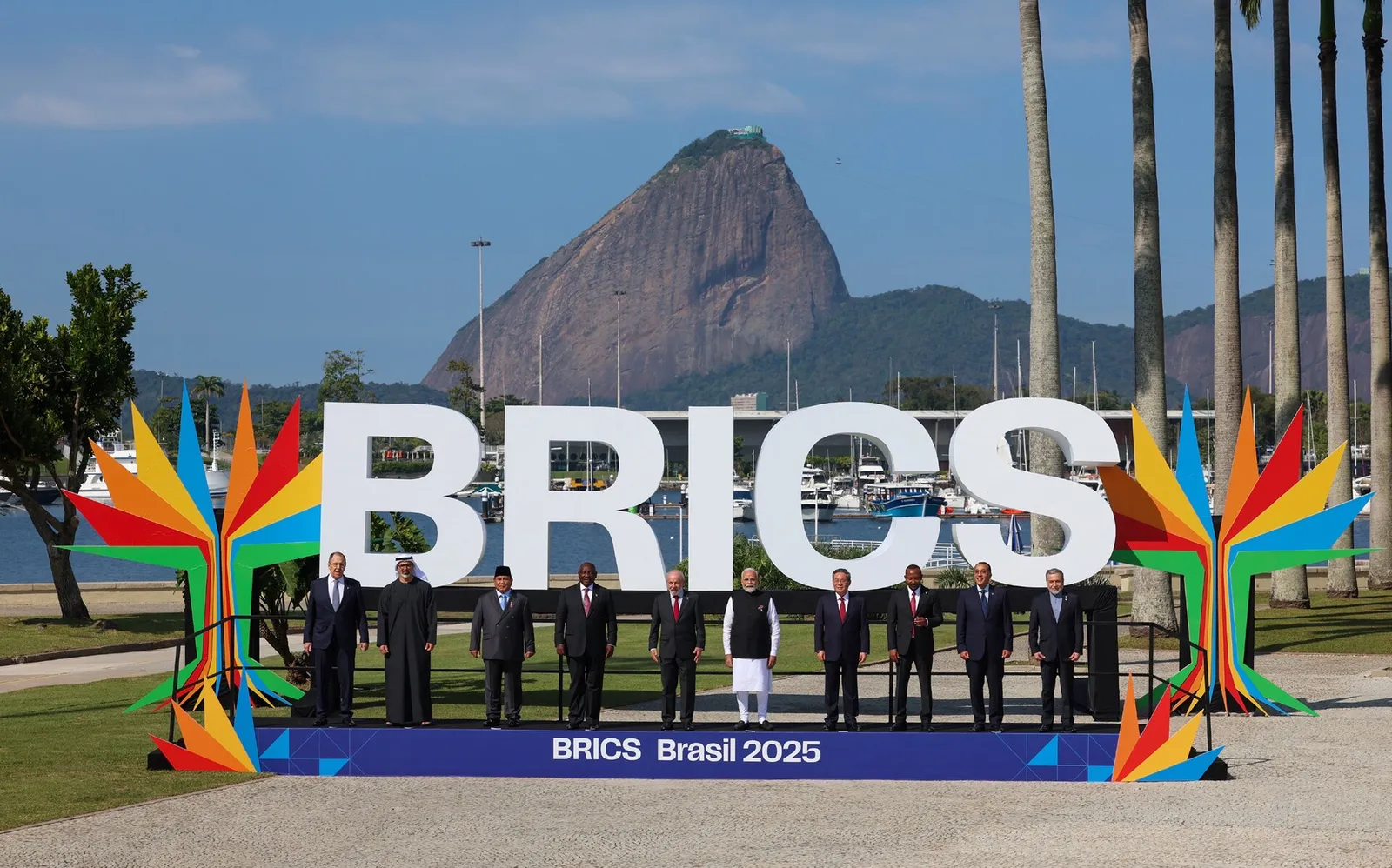 Foto de família da 17ª Cúpula do BRICS, no Rio de Janeiro, em 6 de julho de 2025.