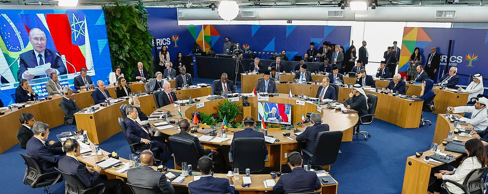 Lula na sessão plenária sobre multilateralismo, assuntos econômico-financeiros e inteligência artificial, no Museu de Arte Moderna do Rio de Janeiro, em 6 de julho de 2025.