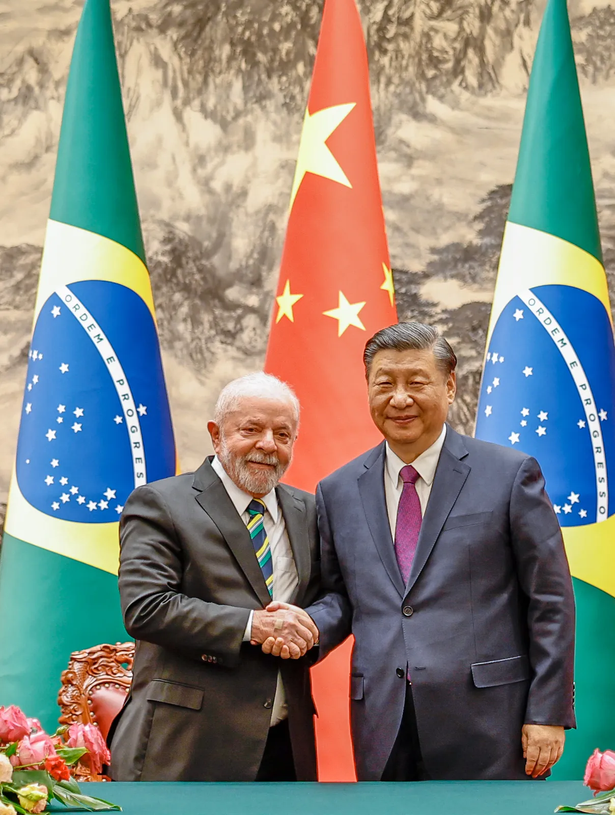 Lula e Xi Jinping na cerimônia de assinatura de atos no Grande Palácio do Povo, em Pequim, em 14 de abril de 2023.