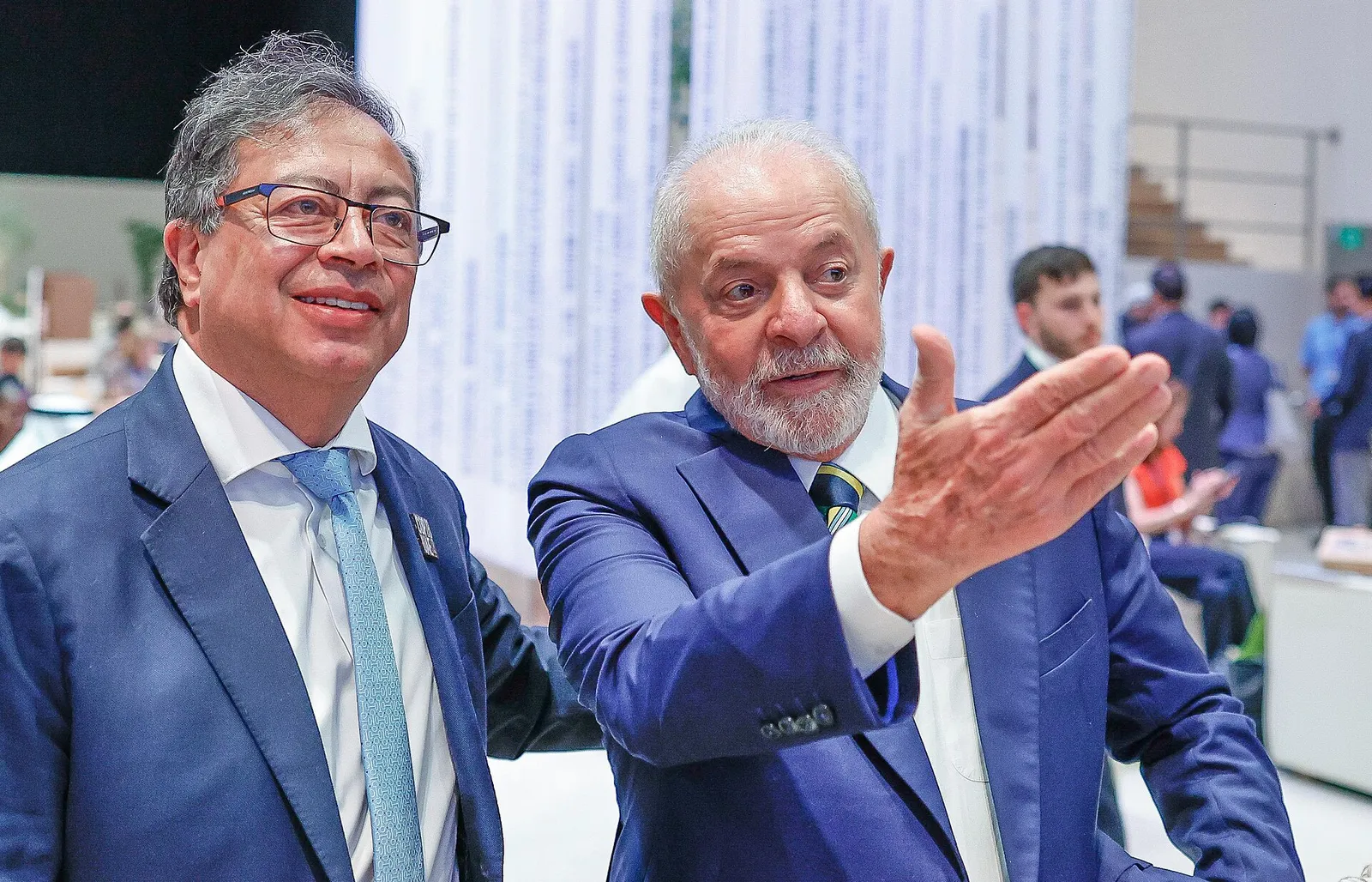 Gustavo Petro e Lula na primeira sessão do segmento de alto nível para chefes de Estado e de governo, na Expo City Dubai, em 1º de dezembro de 2023.