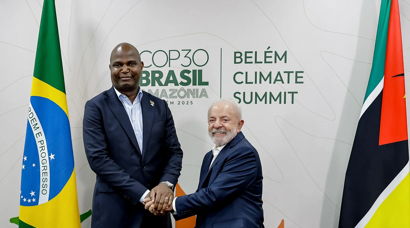 Lula em reunião bilateral com Daniel Chapo, presidente de Moçambique, em Belém, em 7 de novembro de 2025.