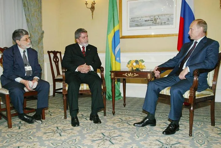 Lula e o presidente da Rússia, Vladimir Putin, em Nova York, em 24 de setembro de 2003, durante a viagem para a Assembleia Geral da ONU (foto do dia seguinte; não mostra o discurso).