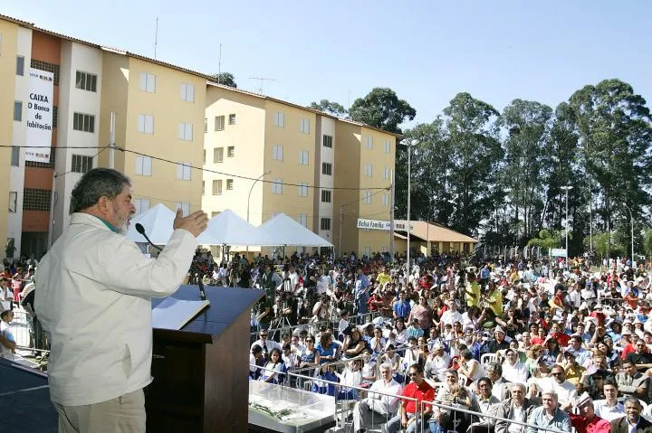 Lula discursa em Diadema (SP), em 4 de junho de 2005 (foto do mesmo ano; não mostra o discurso na ONU).