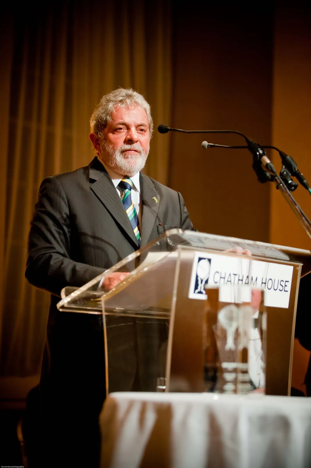 Lula ao aceitar o Prêmio Chatham House, no Banqueting Hall, em 5 de novembro de 2009.