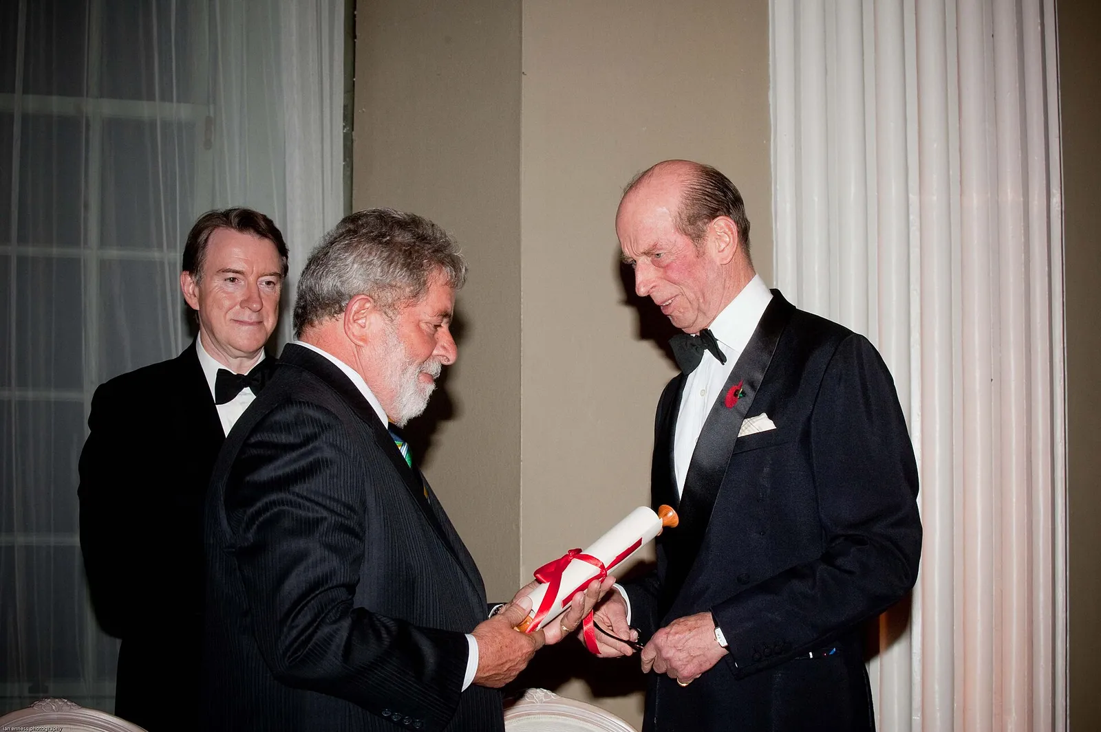 Lula recebe do Duque de Kent o Prêmio Chatham House, no Banqueting Hall, em 5 de novembro de 2009.