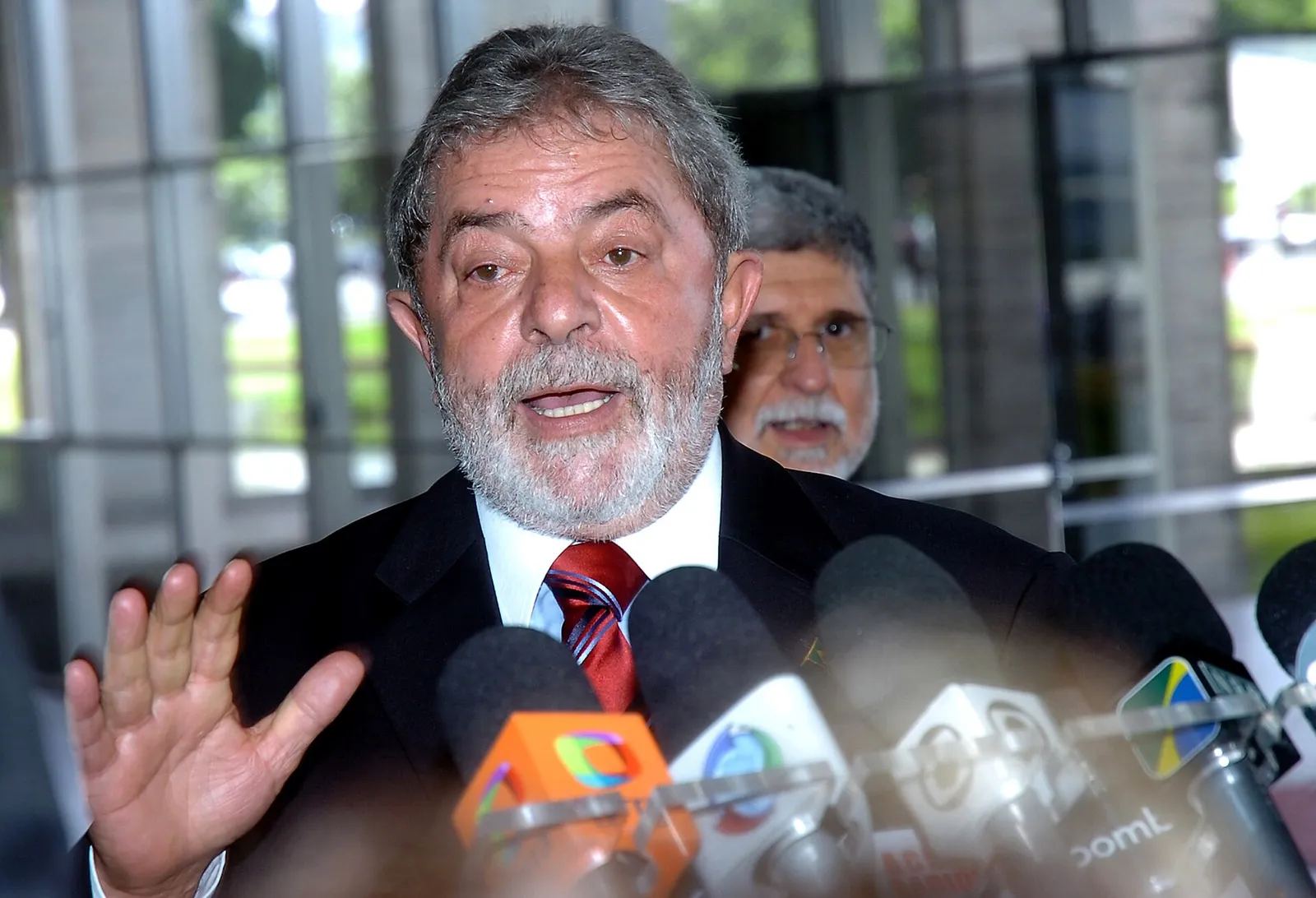 Lula concede entrevista no Palácio Itamaraty, em Brasília, em 11 de fevereiro de 2009 (foto do mesmo ano da escolha do Le Monde; não tem relação com a publicação).